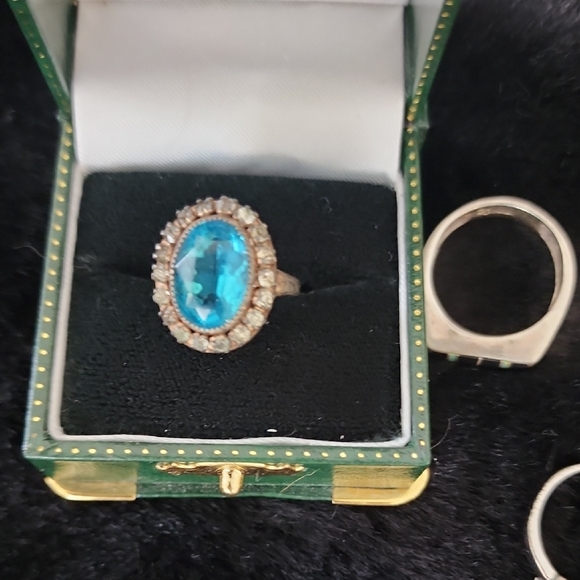 Elegant Silver and Turquoise Ring Set - Picture 2 of 9